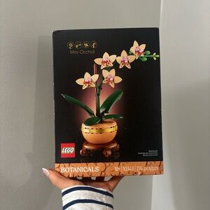 LEGO Botanicals Mini Orchid in Pale Pink and Green